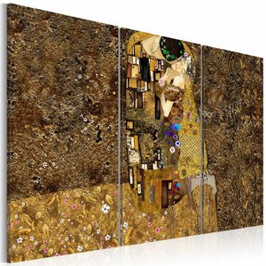 Schilderij - Klimt Inspiratie - Kus, wanddecoratie, beige bruin , print op echt Italiaans canvas ,  2 maten, 3luik, reproductie van het kunstwerk