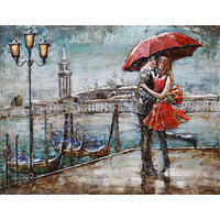 Schilderij - Metaalschilderij - 80x120 cm - Stelletje onder rode paraplu langs water Schilderij - Metaalschilderij - 80x120 cm - Stelletje onder rode paraplu langs water
