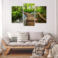 Schilderij - Houten loopbrug in het bos, 3 luik, premium print - 120x80 cm