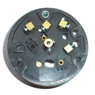 Contact plate under signal ring