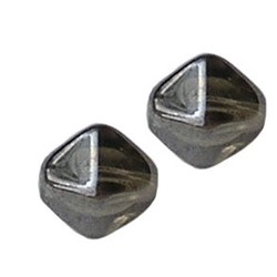 Glaskraal. 12x12mm. Piramide. Grijs Transparant. Luster.