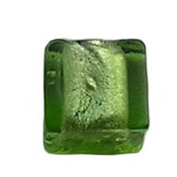Glaskraal. 12x12x12mm. Groene Kubus met Zilverfolie.