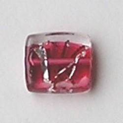 Roze/Rood Handgewikkelde Glaskraal. 11x14mm. met Zilverfolie. Rechthoekig/Plat.