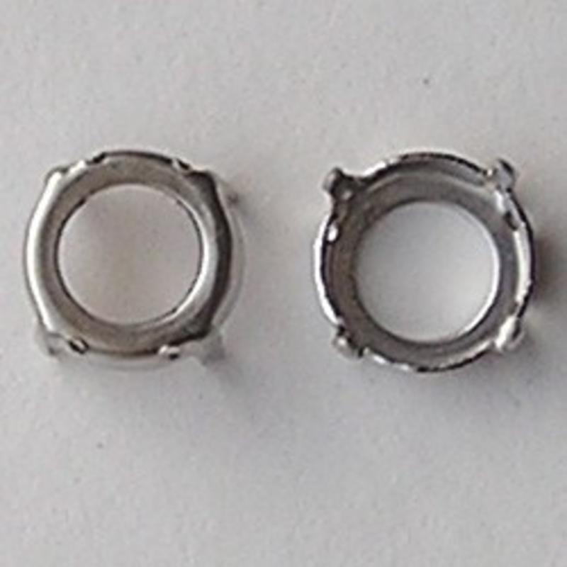 Rijgkastje 2 gaats. Rond. 12mm. Zilverkleurig. Voor Swarovski rivolisteen 12mm.