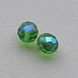 Facet geslepen Glaskraal. Peridot AB. 8mm. Tsjechisch.