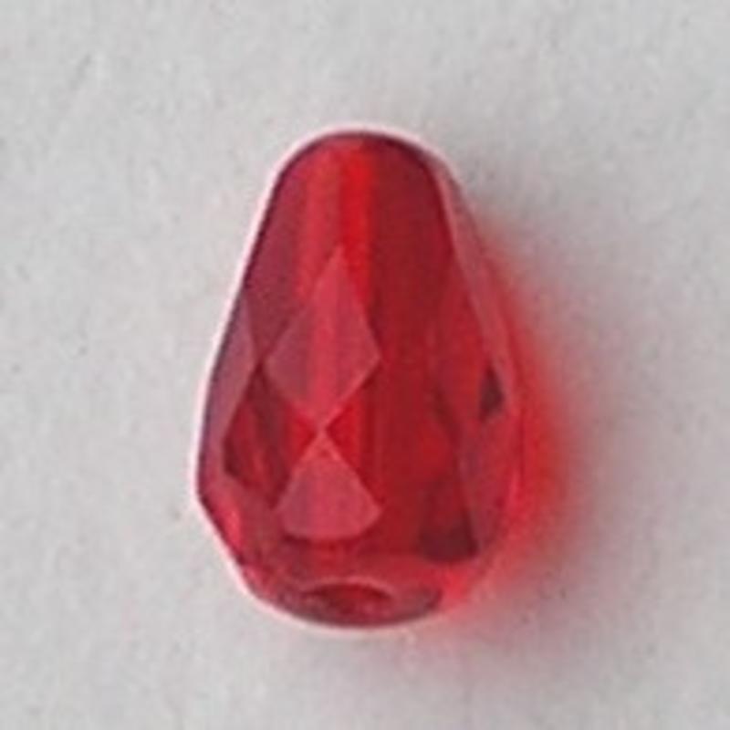 Geslepen Druppel. Rijggat door het midden . 7x10mm. Light Siam.