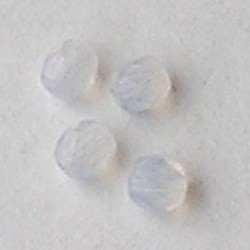 Facet geslepen Glaskraal. White opal. 4mm. Tsjechisch. 10 stuks voor.