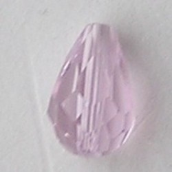 Geslepen Druppel. Rijggat door het midden . 8x12mm. Licht Roze.