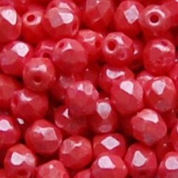 Facet Geslepen Glaskraal. Rood Opaque Luster. 4mm. (Tsjechisch). 10 stuks voor