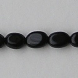 Black Onyx. Kraaltje. Ovaal. 6x8mm.