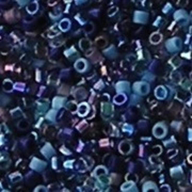 MIYUKI KRALEN Delica Beads 10.0 mix Caribean Blue. 10 gram ongeveer 1.70 meter.