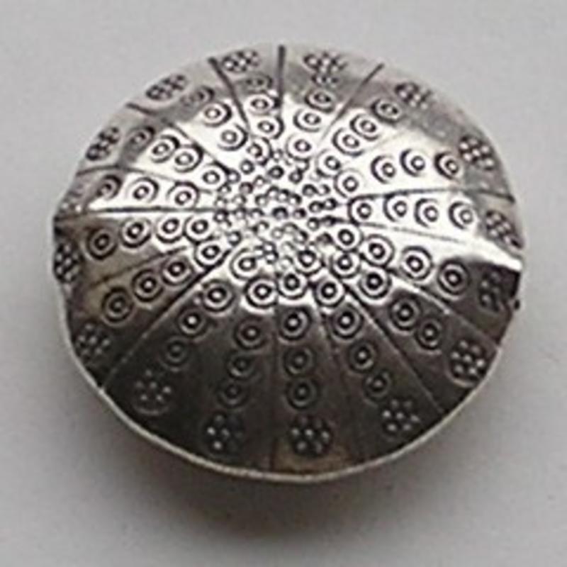 Zilveren Bewerkte Kraal. 34mm. Dubbelzijdig, Rond en pastillevormig.