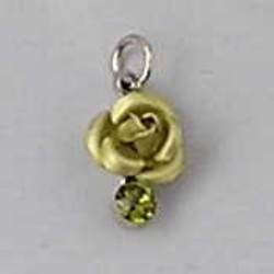 Metalen Roosje aan hanger met Strass. 7x10mm. Peridot