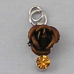 Metalen Roosje aan hanger met Strass. 7x10mm. Bruin