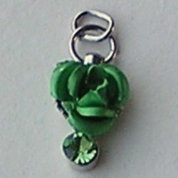 Metalen Roosje aan hanger met Strass. 7x10mm. Groen