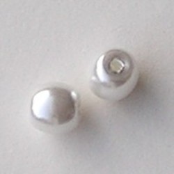 Glasparel. Wit. 10mm. Tonvormig met rijggat 2.2mm.