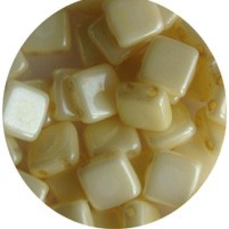2 Hole Square Beads 6x6mm. Creme Parelmoer