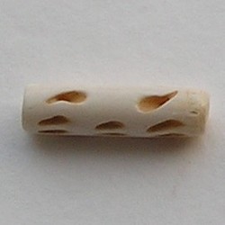 Creme Benenkraal. 7x24mm. Bewerkt en Ovaal. Per stuk