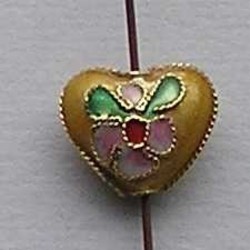 Cloisonne Hartje. 10x13mm. Goudkleurig.