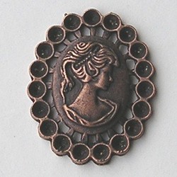 Groot ornament met Camee motief. 35x45mm. Rood koperkleurig. Voor 19 x 4mm puntsteen.