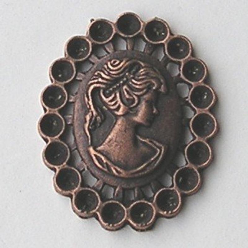Groot ornament met Camee motief. 35x45mm. Rood koperkleurig. Voor 19 x 4mm puntsteen.