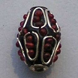 Kasmiri Bead. 20mm. Zwart rood zilver