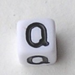 Letter Acrylkraal. Kubus. 6x6mm. Wit met zwarte letter Q.