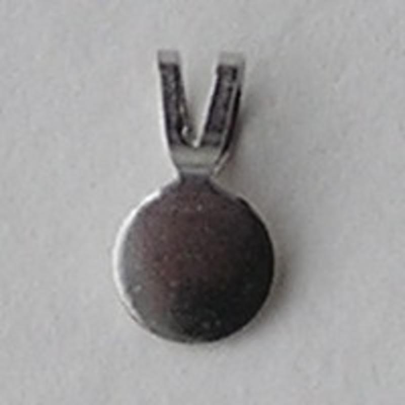 Hangertje voor cabochon. Zilverkleurig. Hoogwaardige kwaliteit met 6mm plaatje. Per stuk voor.