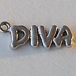 Bedel . Tekst Diva. 7x21mm. Oudzilverkleurig.