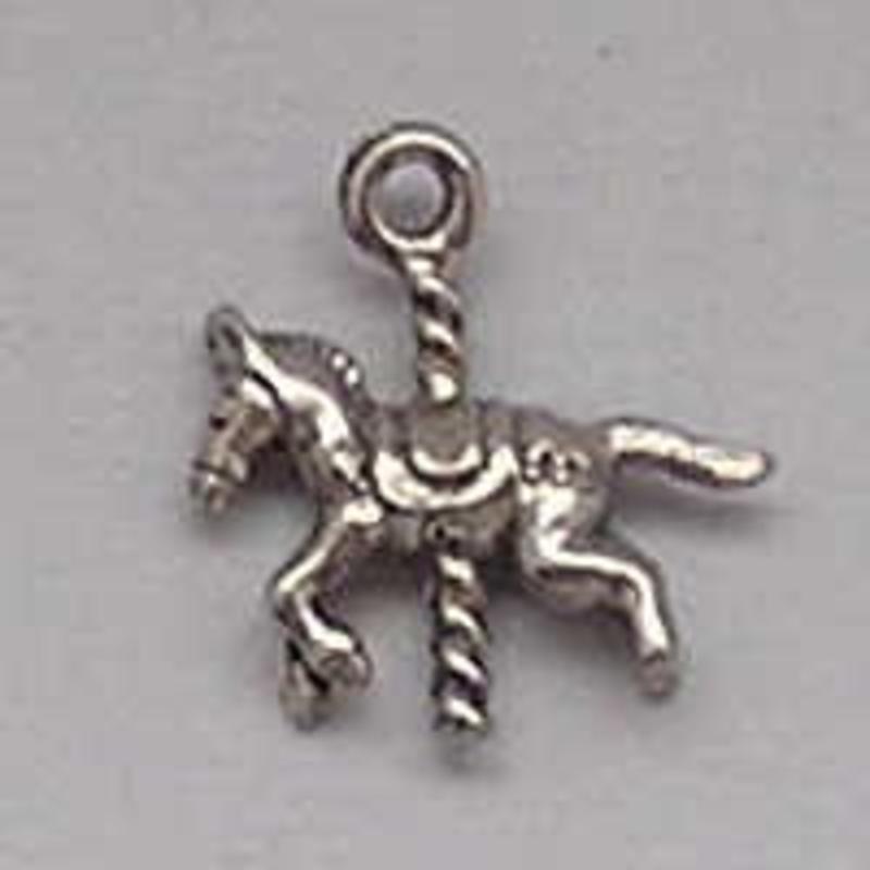 Bedel Carousel Paard. 15x18mm. Verzilverd met harde beschermlaag.