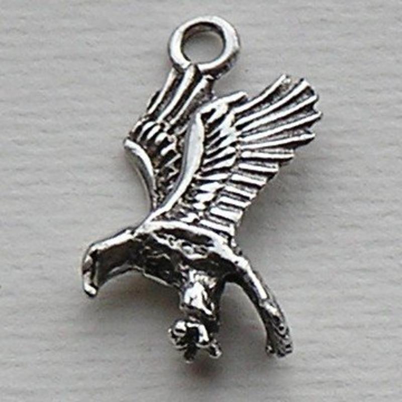 Bedel. Eagle. 17x24mm. Verzilverd met harde beschermlaag.