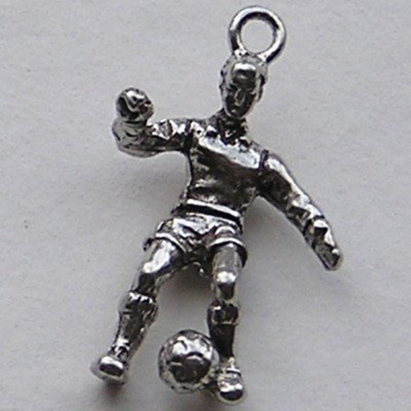 Bedel Voetballer. 23mm. Oudzilverkleurig. (ook in Grootverpakking)