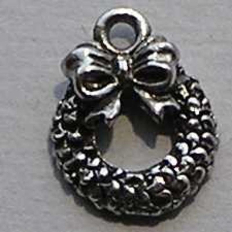 Bedel Kerstkrans. 13x15mm. Verzilverd met harde beschermlaag.