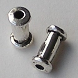 Metalen Kraal. 6x12mm. Zilverkleurig.