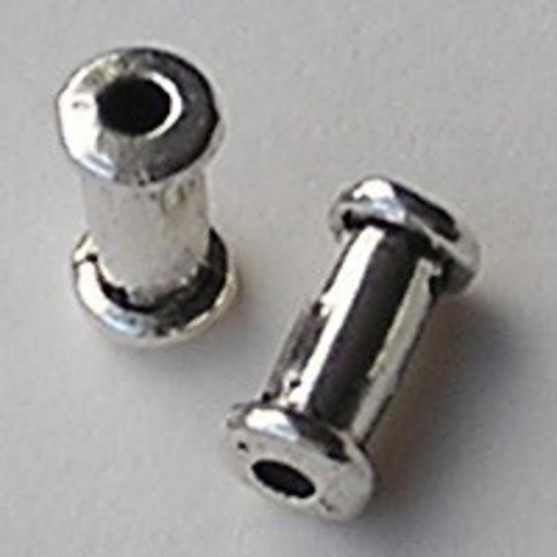 Metalen Kraal. 6x12mm. Zilverkleurig.