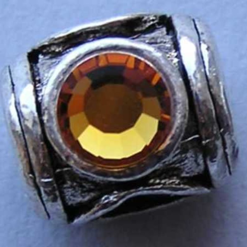 Kubus. 11x23mm. Groot rijggat Voor 4 x Swarovski ss30 plaksteentjes. Zilverkleurig