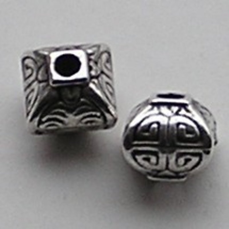 Kraal. Lampion. 11x12mm. zilverkleurig. metallook