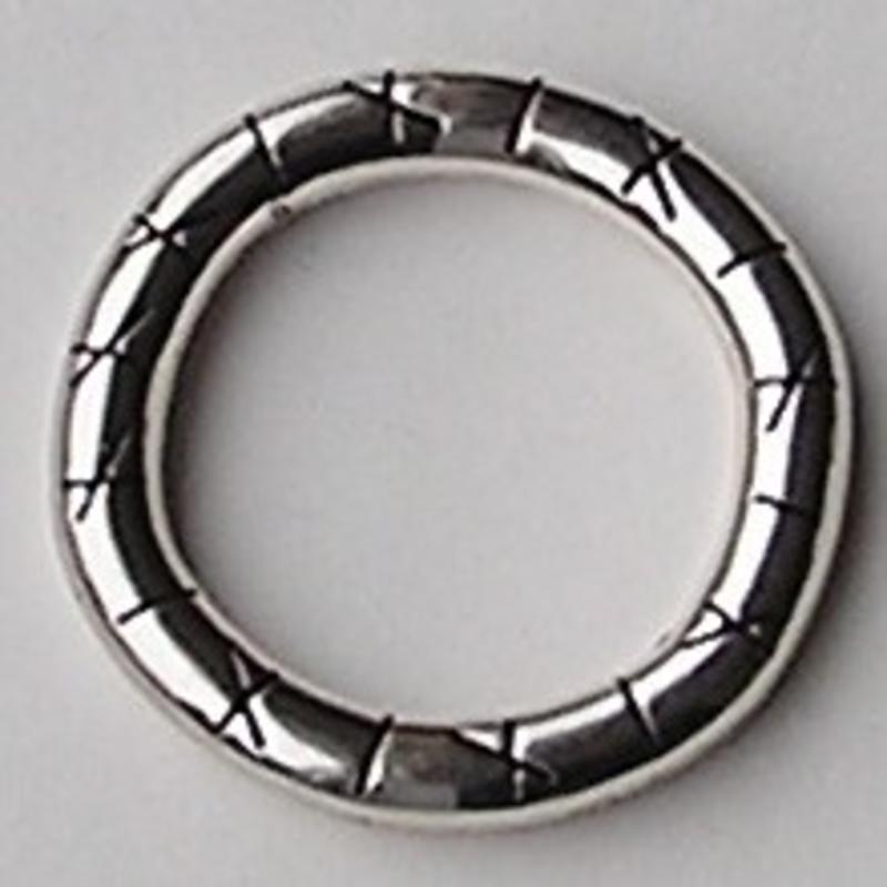Grote Ring. 40mm. Zilverkleurig .Metallook