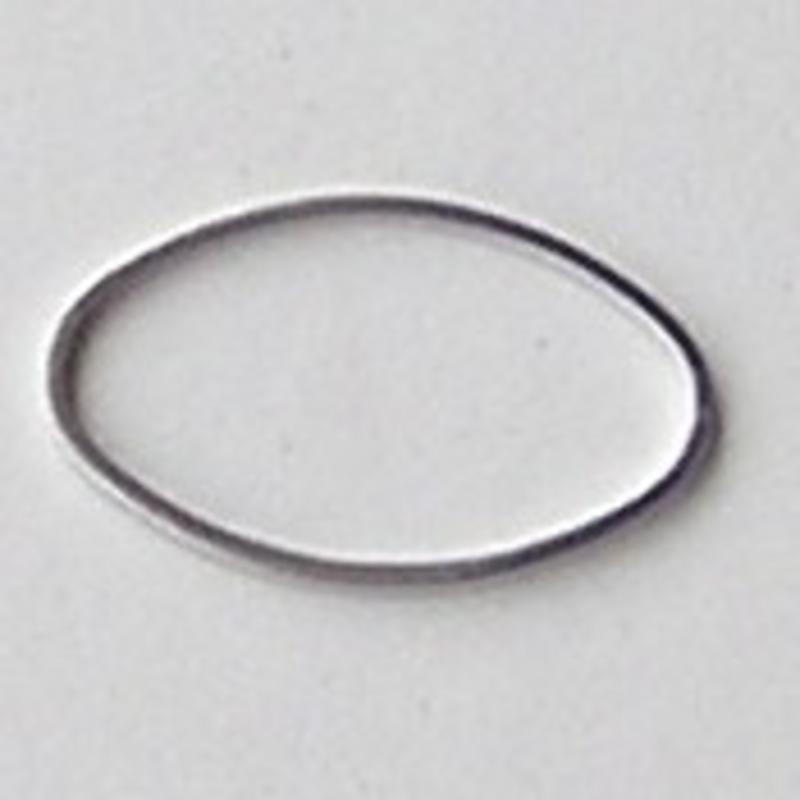 Zilverkleurige Brass gladde ovale dichte ring. 16x26mm.