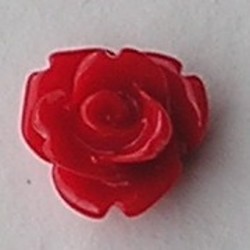 Kunststof roosje met platte onderkant. Rood. 10mm. Leuk als cabochon te gebruiken.