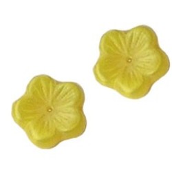 Glass bead. flowers 14mm. Shelf. Hole in the middle. Yellow Pearl.
