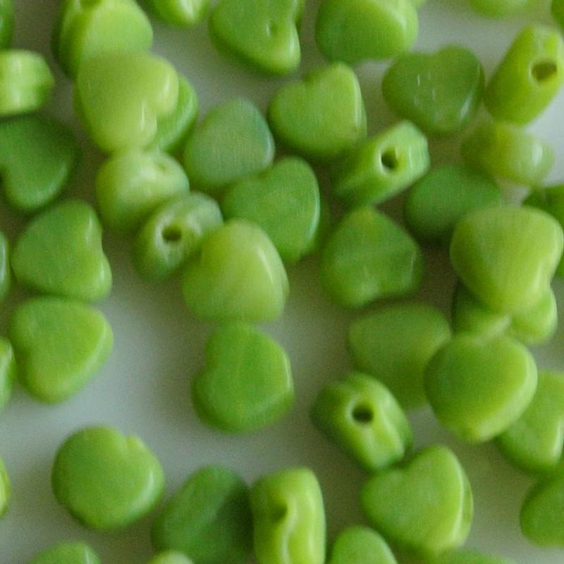 Glass bead heart. 5mm. Green. 100 pieces for.