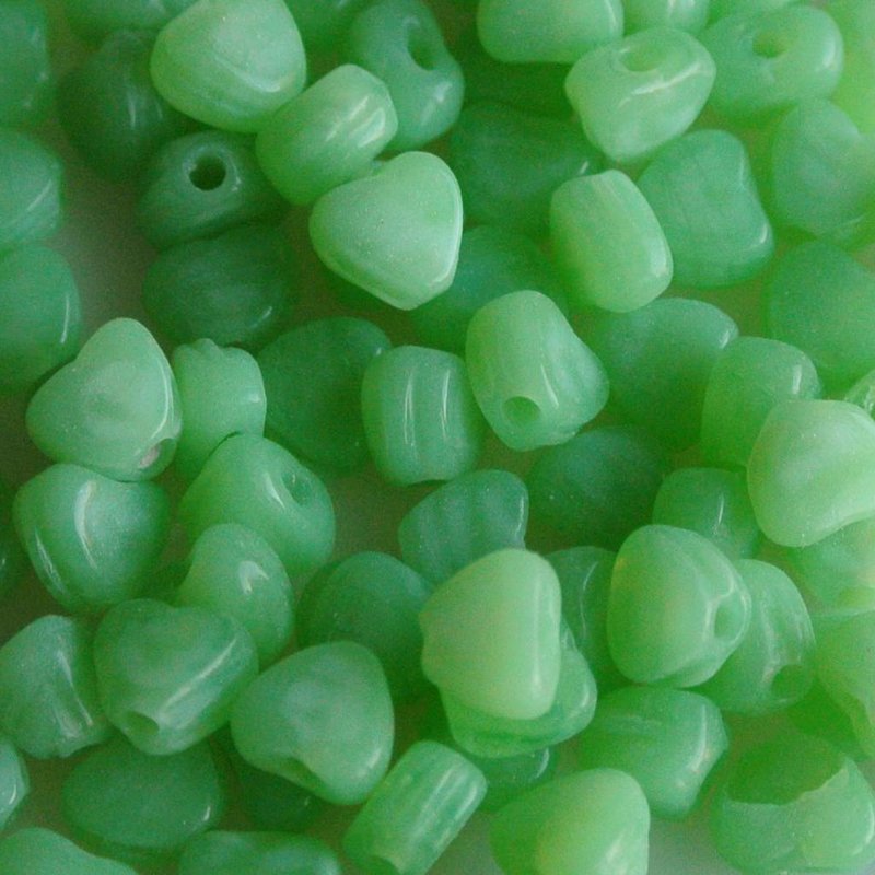 Glass bead heart. 5mm. Light Green. 100 pieces for.