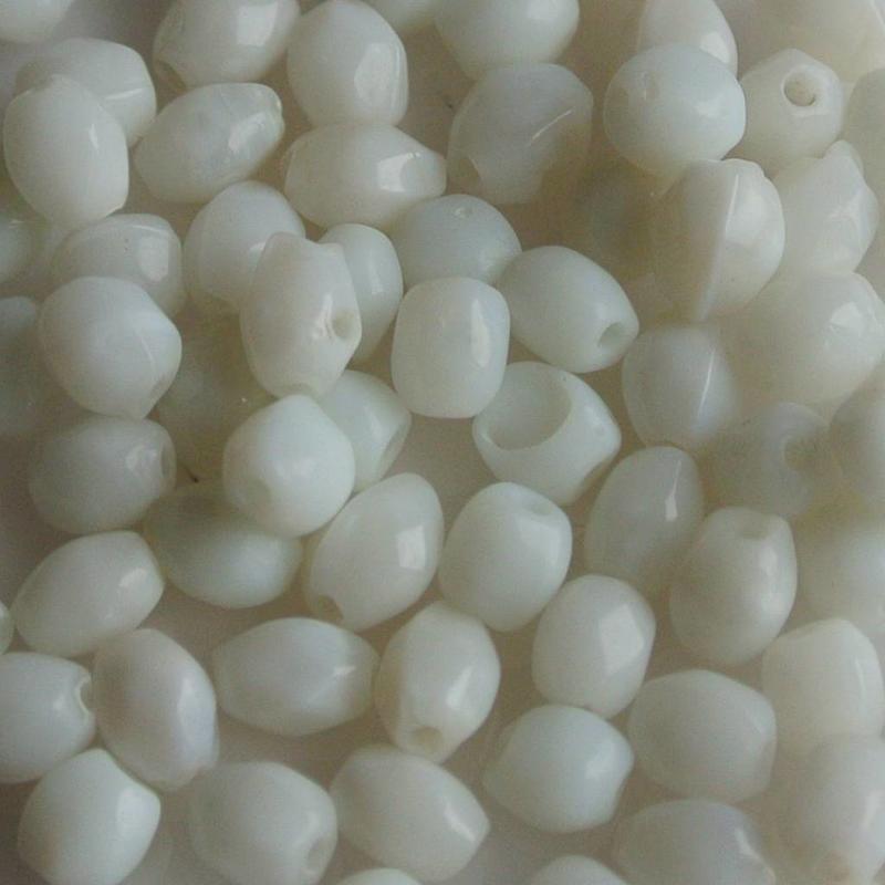 Glaskraaltje angular 4x3mm oval. White. 100 pieces for.