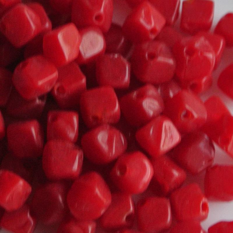 Glaskraaltje angular 5x5mm. Red. 100 pieces for.