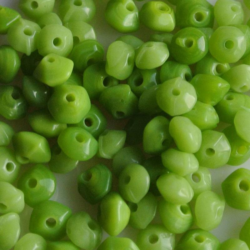 Glaskraaltje angular 5x2mm rondelle. Green. 100 pieces for.