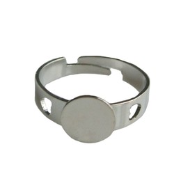 Verstelbare Ring. dia 17mm met plaatje 8mm. Zilverkleurig.