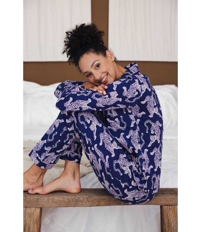 Trendy doorknoop pyjama van bio-katoen 'fantastic feline'