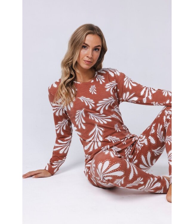 Bruine dames pyjama van katoen-elastan-mix ‘lovely leafs’