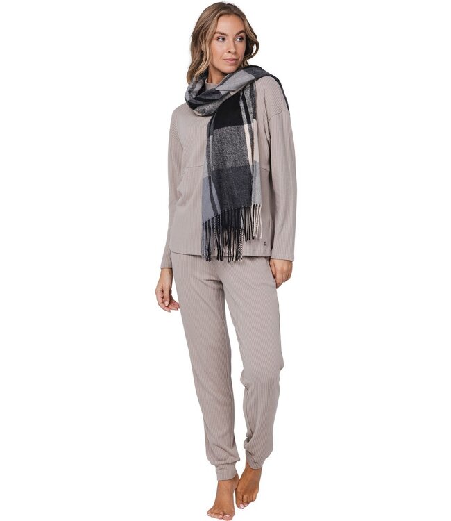 warm, one size dark grey scarf with tassels 'fashion blocks'